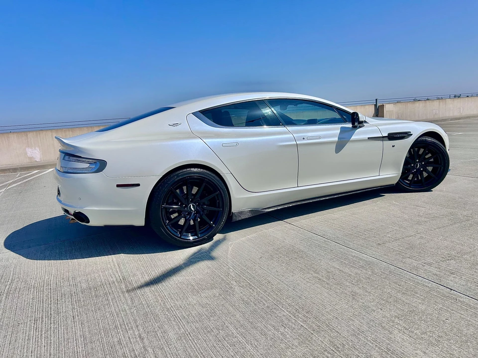 2016 Aston Martin Rapide - Image 28 of 31