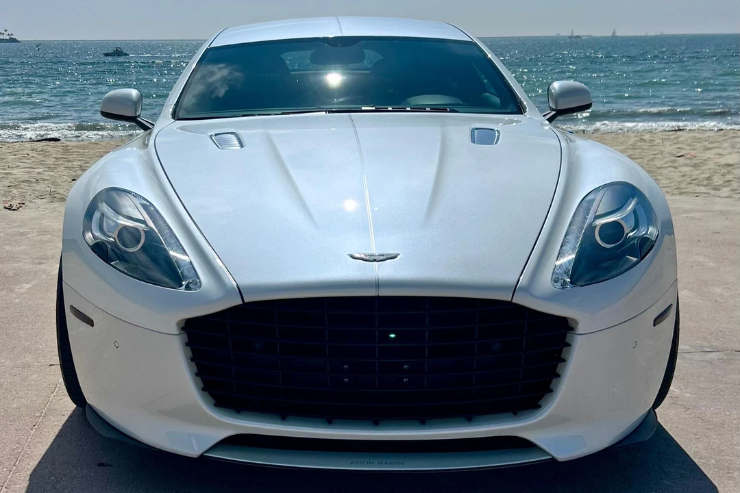 2016 Aston Martin Rapide - Image 2 of 31