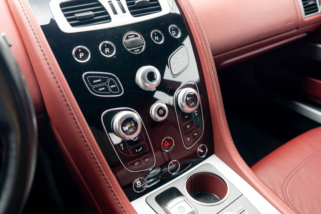 2016 Aston Martin Rapide - Image 18 of 31