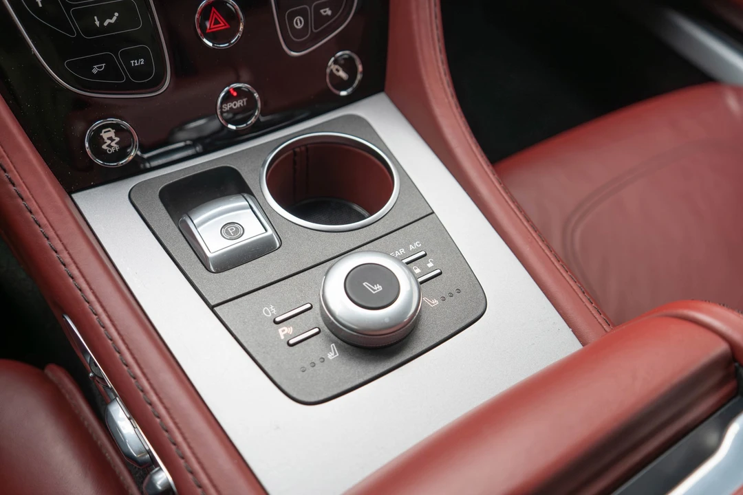 2016 Aston Martin Rapide - Image 15 of 31