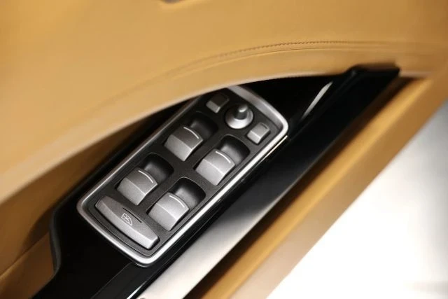 2016 Aston Martin Rapide - Image 10 of 12