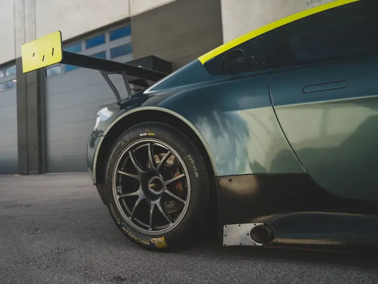 2016 Aston Martin Vantage - Image 13 of 31
