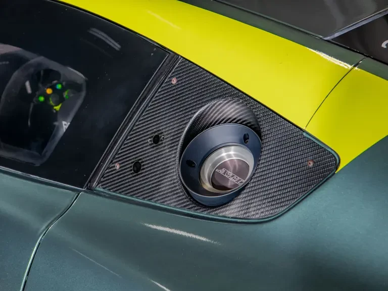 2016 Aston Martin Vantage - Image 17 of 31