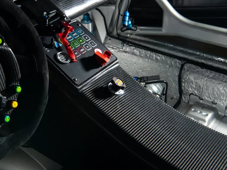 2016 Aston Martin Vantage - Image 22 of 31