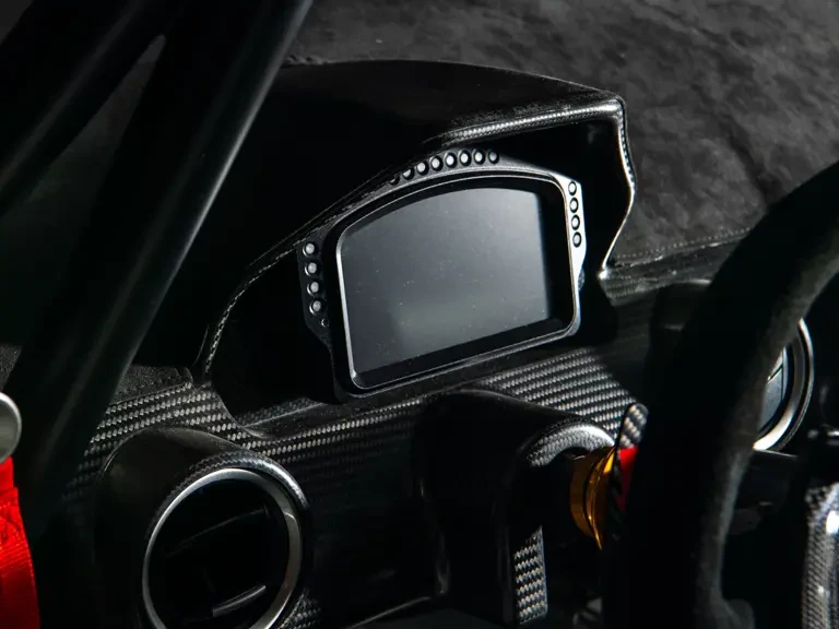 2016 Aston Martin Vantage - Image 24 of 31