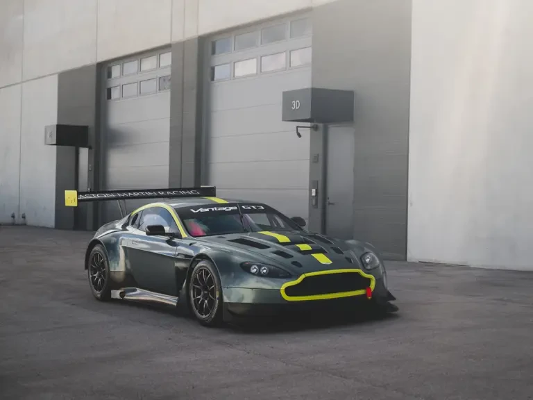 2016 Aston Martin Vantage - Image 2 of 31