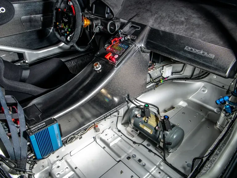 2016 Aston Martin Vantage - Image 30 of 31