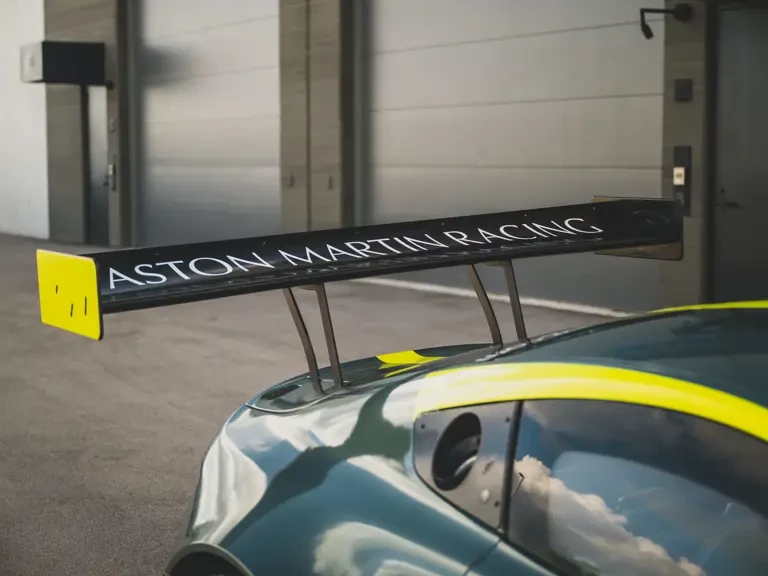 2016 Aston Martin Vantage - Image 10 of 31