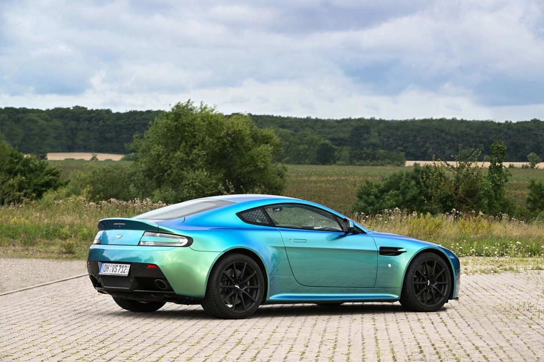 2016 Aston Martin V12 Vantage (2010-2018) - Image 2 of 31