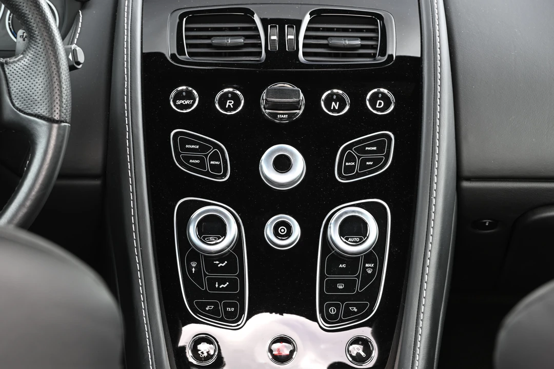 2016 Aston Martin V12 Vantage (2010-2018) - Image 13 of 31
