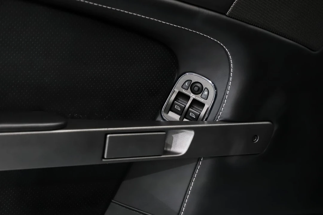 2016 Aston Martin V8 Vantage (2006-2017) - Image 8 of 12