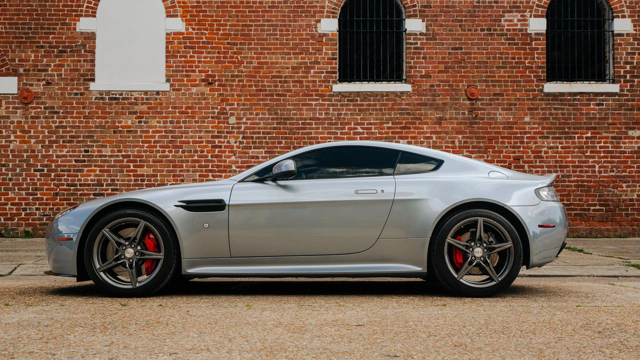 2016 Aston Martin V8 Vantage (2006-2017) - Image 11 of 31