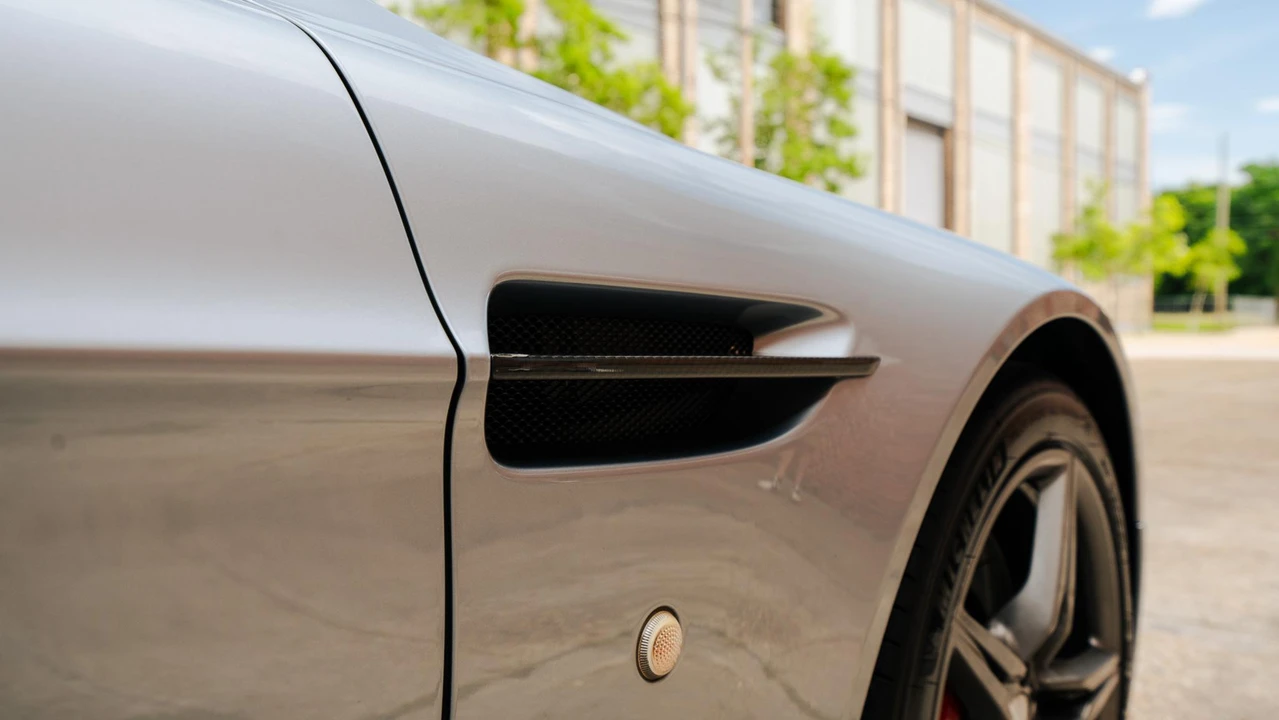 2016 Aston Martin V8 Vantage (2006-2017) - Image 24 of 31