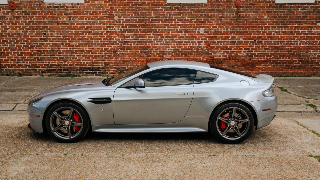 2016 Aston Martin V8 Vantage (2006-2017) - Image 12 of 31
