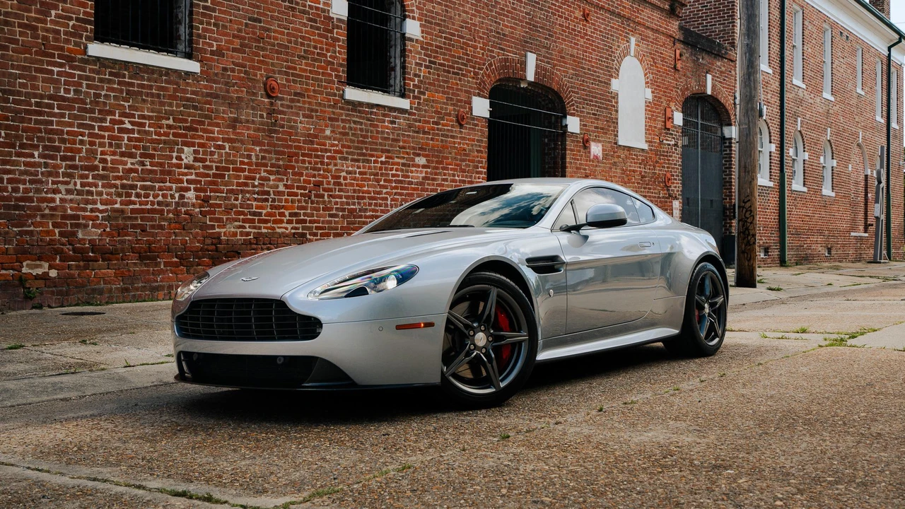 2016 Aston Martin V8 Vantage (2006-2017) - Image 9 of 31