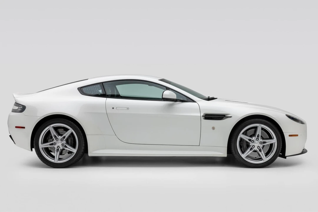 2016 Aston Martin V8 Vantage (2006-2017) - Image 3 of 31