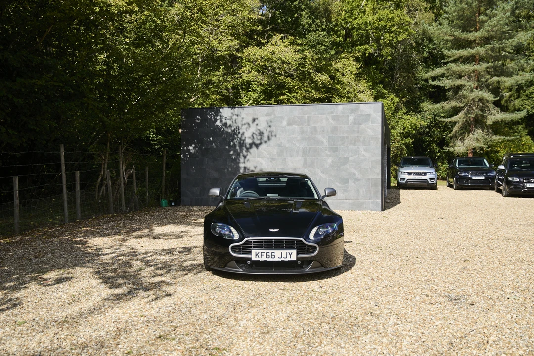 2016 Aston Martin V8 Vantage (2006-2017) - Image 10 of 31