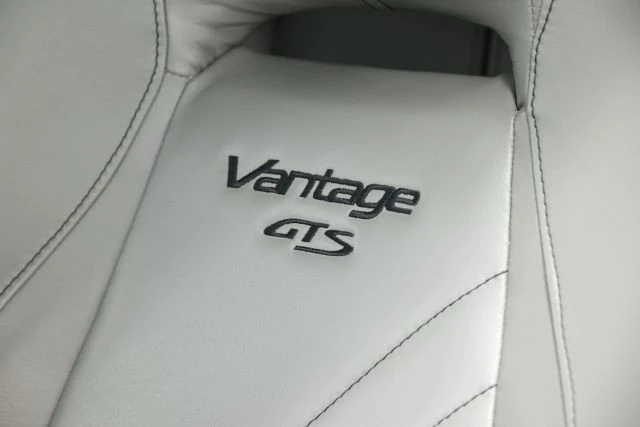 2016 Aston Martin V8 Vantage (2006-2017) - Image 15 of 21