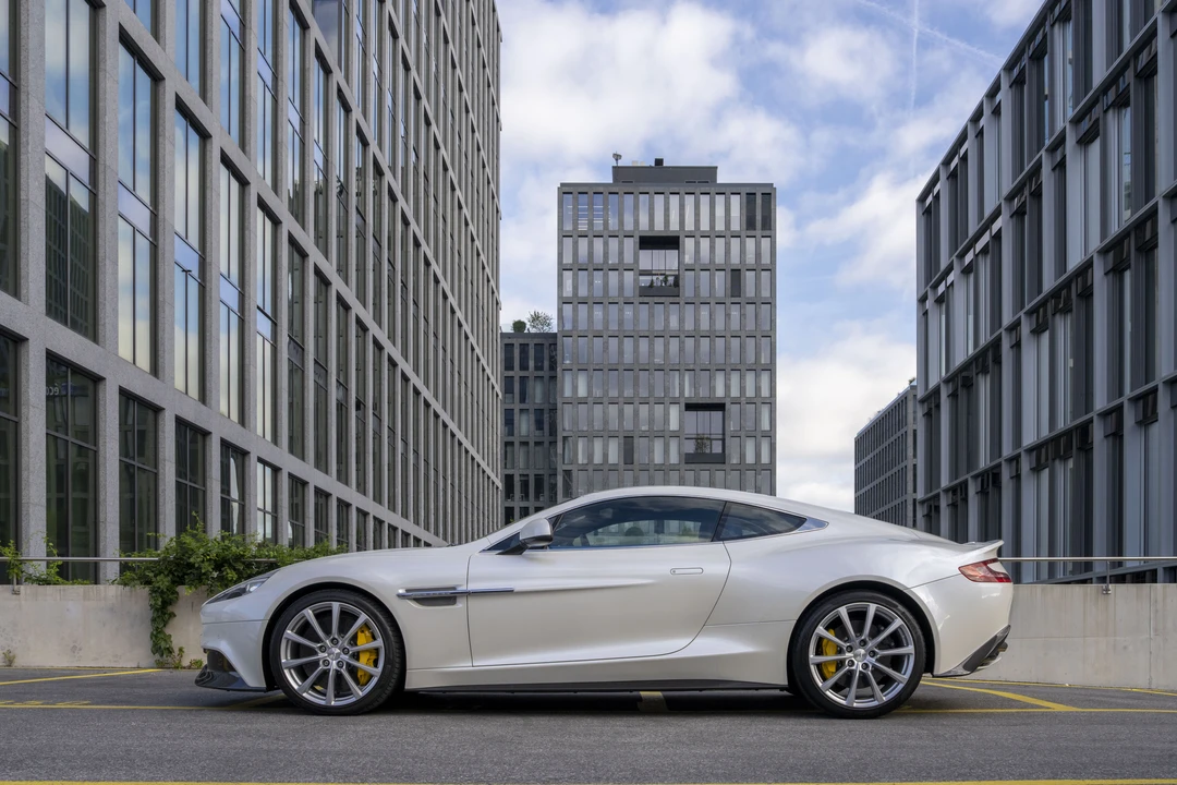 2016 Aston Martin Vanquish 2nd Gen - Image 12 of 31