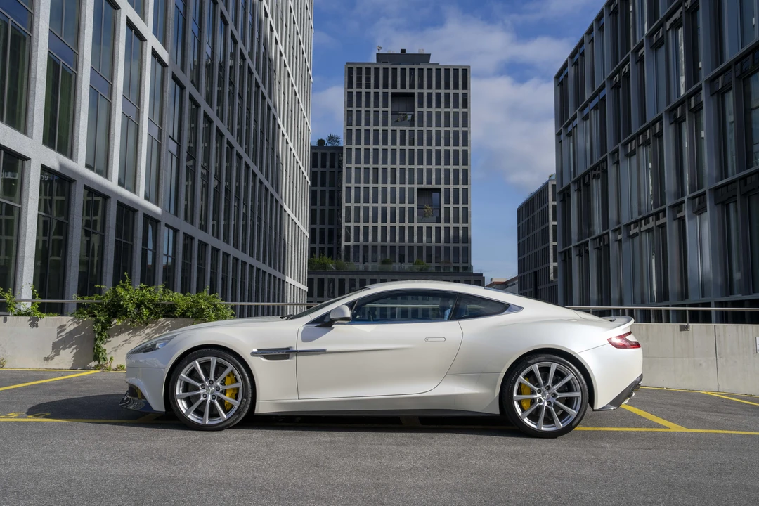 2016 Aston Martin Vanquish 2nd Gen - Image 16 of 31