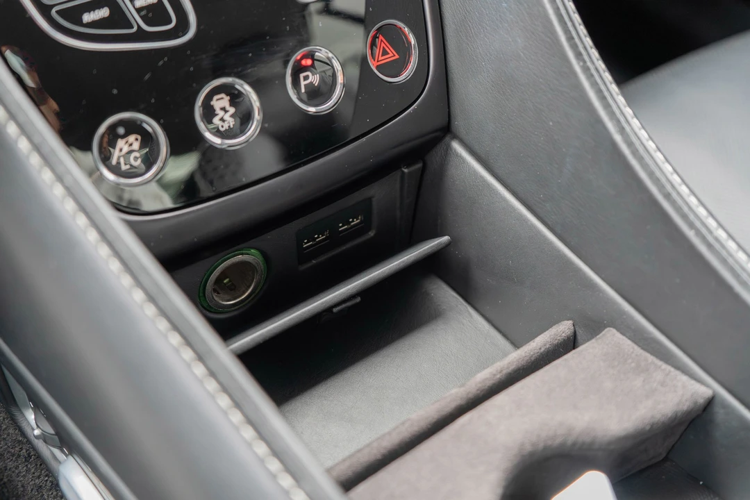 2016 Aston Martin Vanquish 2nd Gen - Image 23 of 31