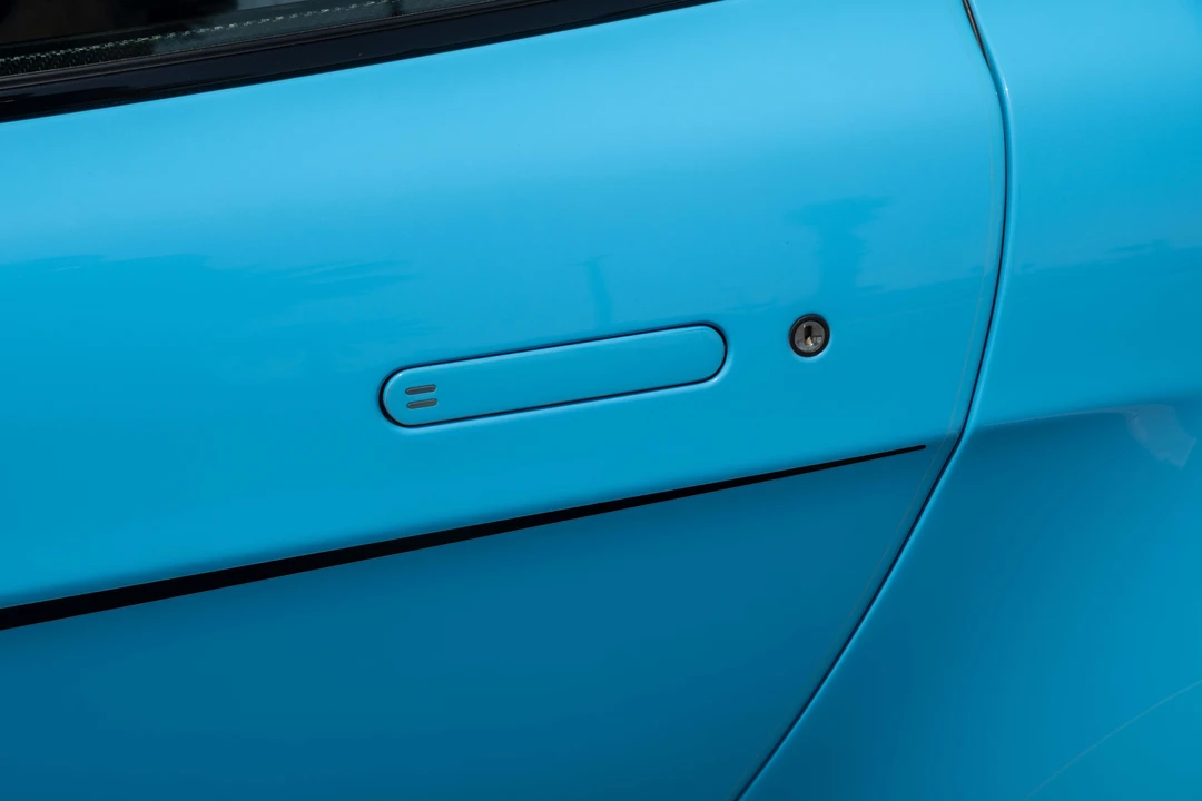 2016 Aston Martin Vantage - Image 26 of 31