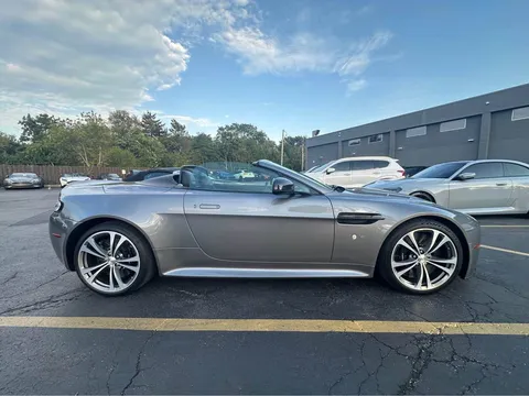 2016 Aston Martin Vantage - Image 4 of 11