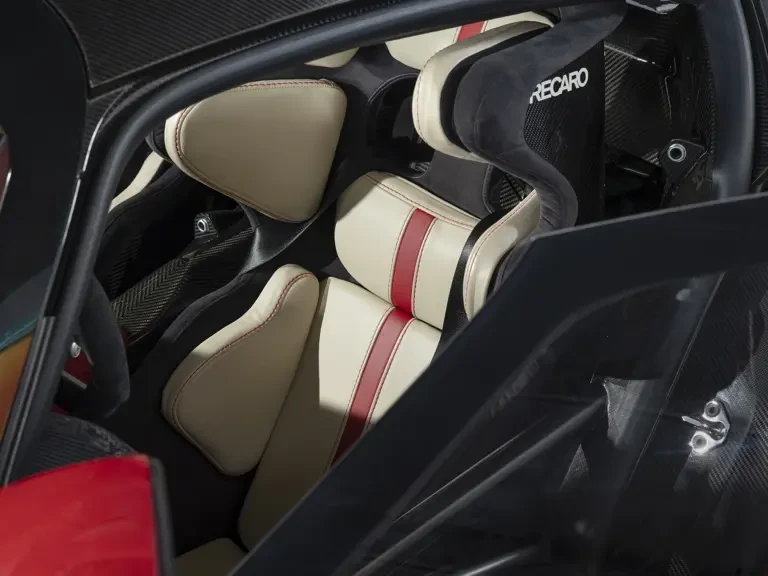 2016 Aston Martin Vulcan - Image 8 of 12