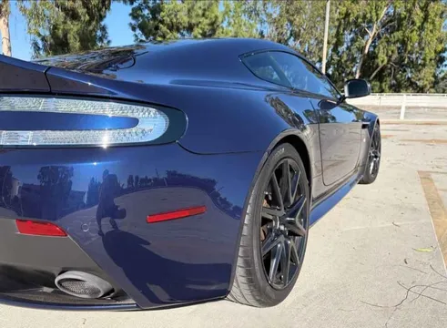 2016 Aston Martin Vantage - Image 4 of 8