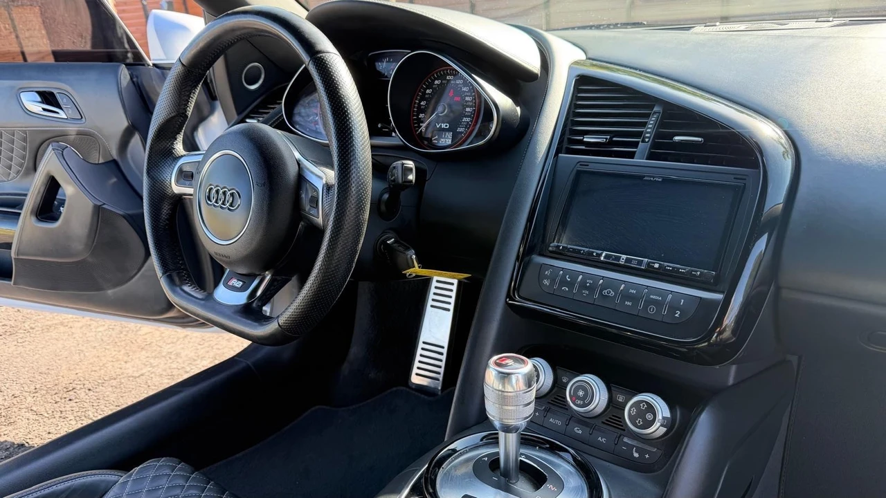 2016 Audi 4S R8 - Image 16 of 16