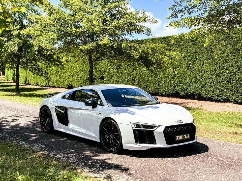 2016 Audi 4S R8 - Image 2 of 31