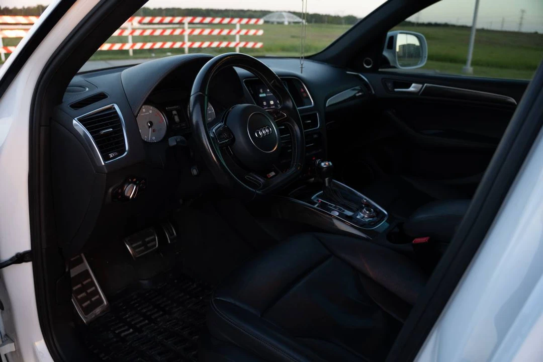 2016 Audi 8R SQ5 - Image 9 of 18