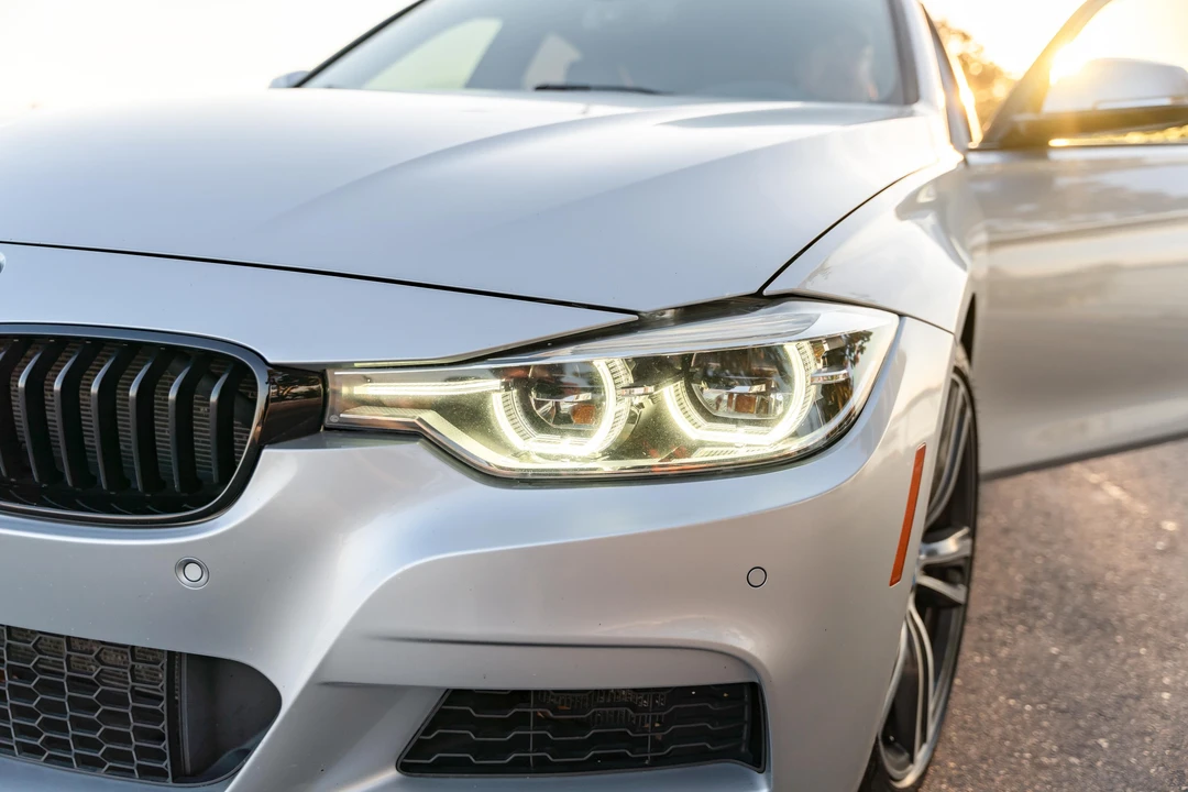 2016 BMW F30 335i & 340i Sedan - Image 28 of 31
