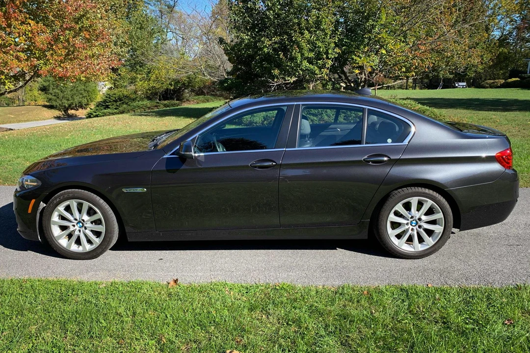 2016 BMW F10 5 Series Sedan - Image 2 of 2