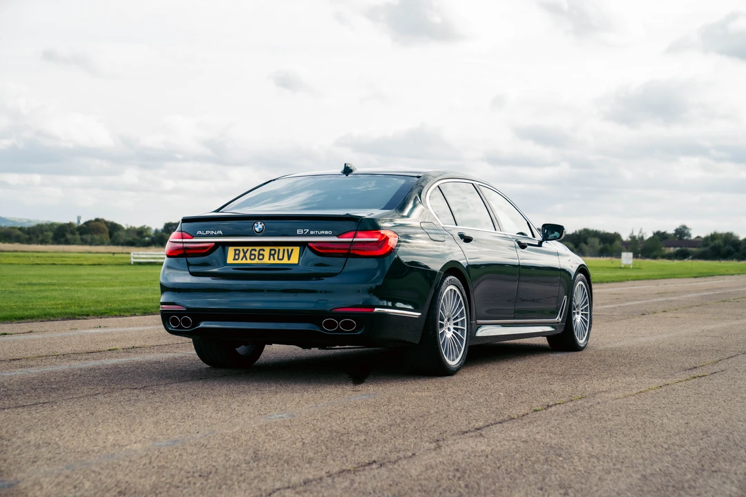 2017 BMW Alpina B7 - Image 8 of 31