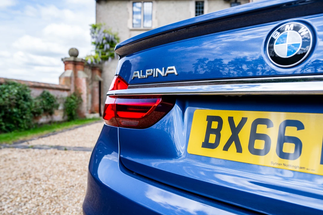 2016 BMW Alpina B7 - Image 17 of 31