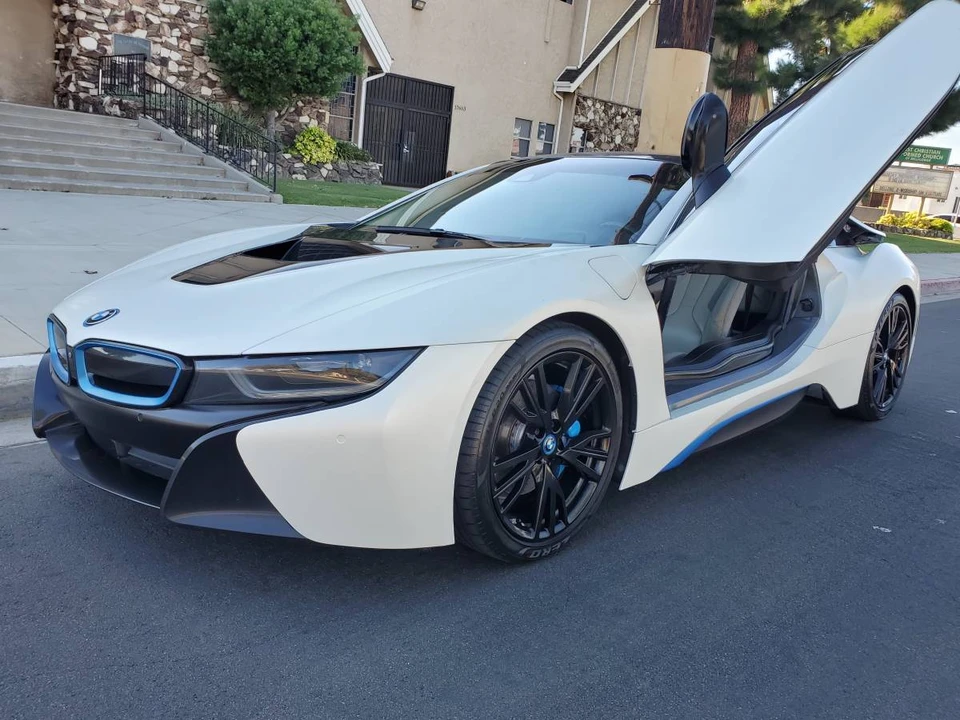 2016 BMW i8 - Image 19 of 21