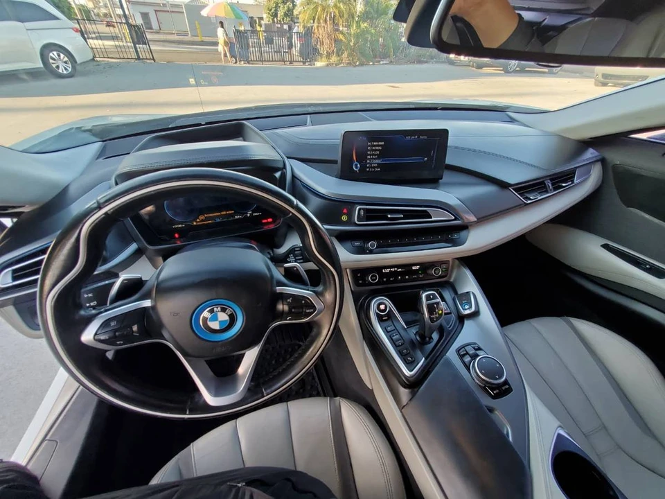 2016 BMW i8 - Image 11 of 21