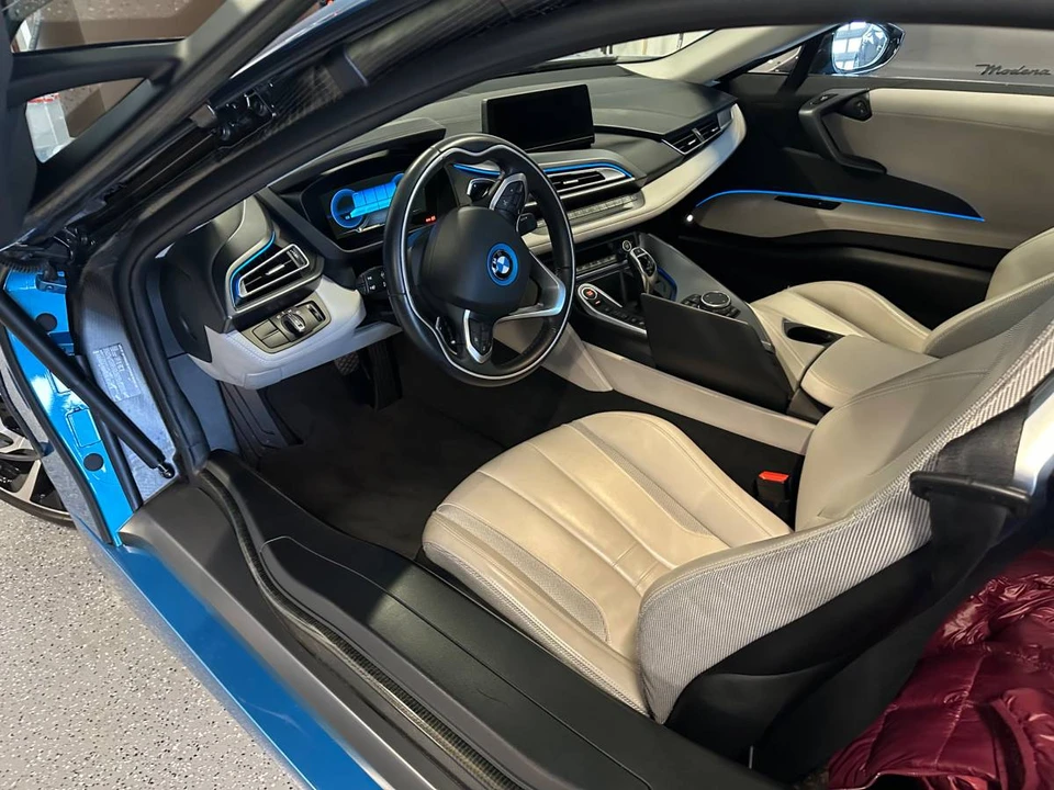 2016 BMW i8 - Image 7 of 7