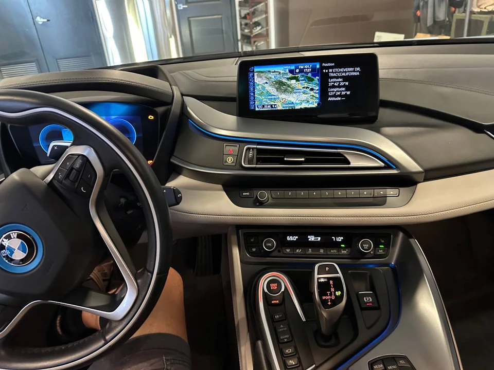 2016 BMW i8 - Image 6 of 7