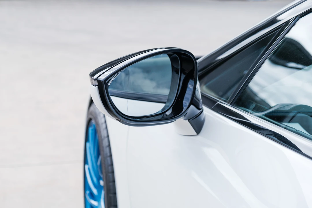 2016 BMW i8 - Image 29 of 31