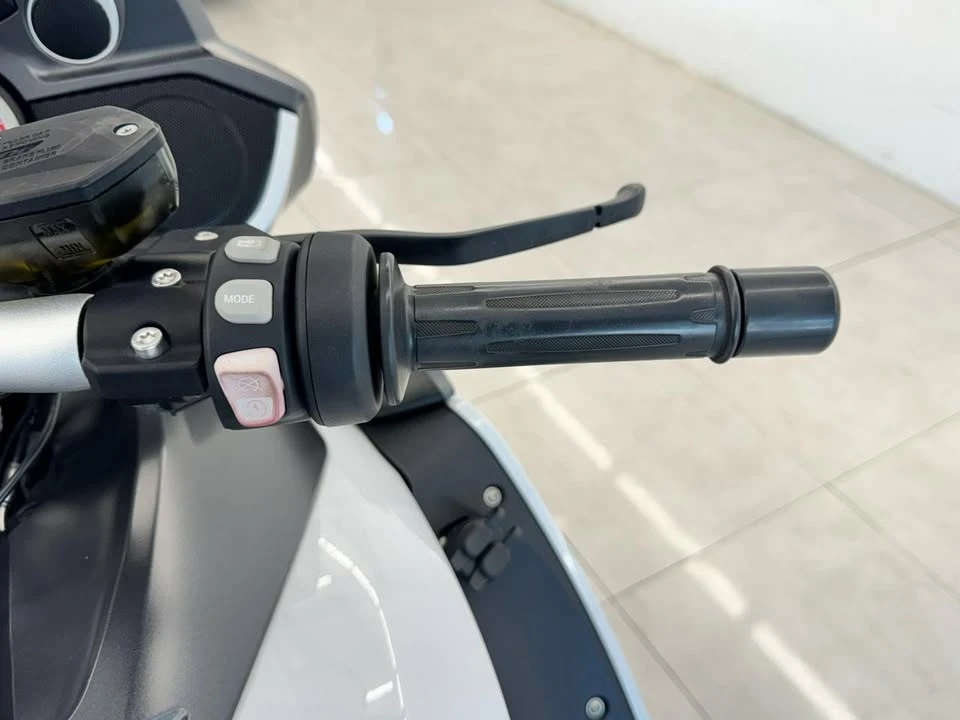2016 BMW K1600 - Image 13 of 20