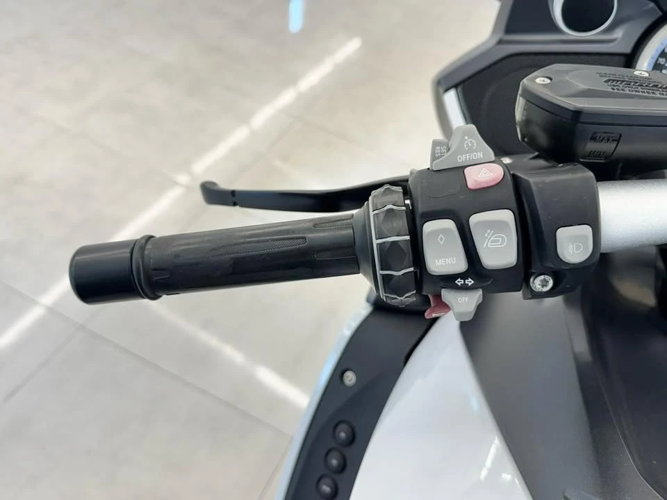 2016 BMW K1600 - Image 14 of 20