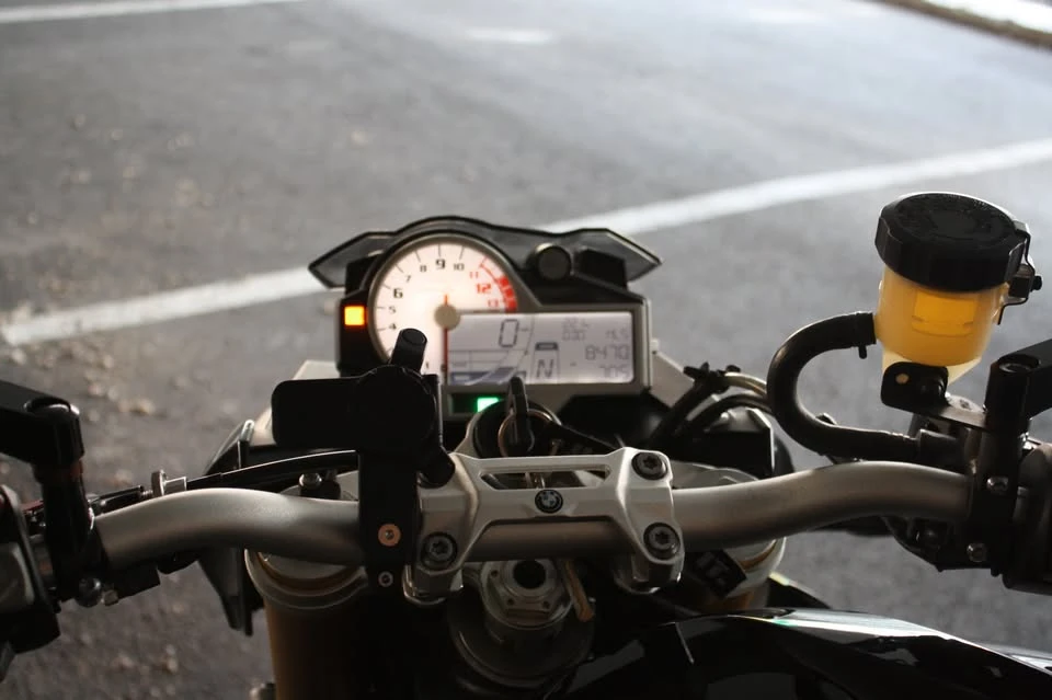 2016 BMW S1000 - Image 8 of 13