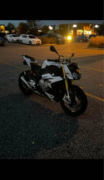 2016 BMW S1000 - Image 3 of 4