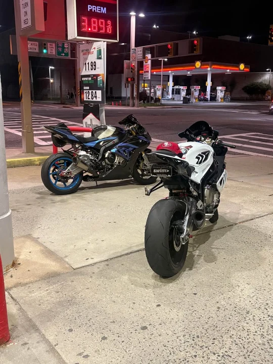 2016 BMW S1000 - Image 4 of 5