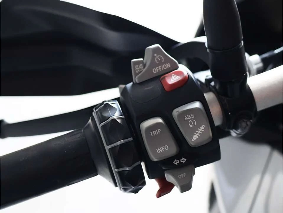 2016 BMW S1000 - Image 13 of 15