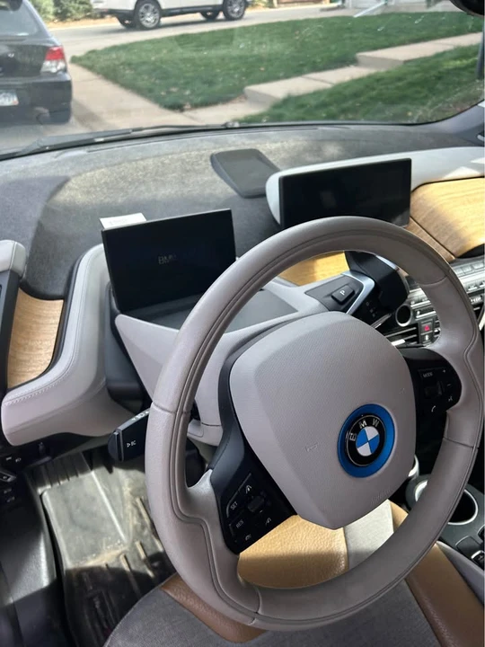 2016 BMW i3 - Image 2 of 3