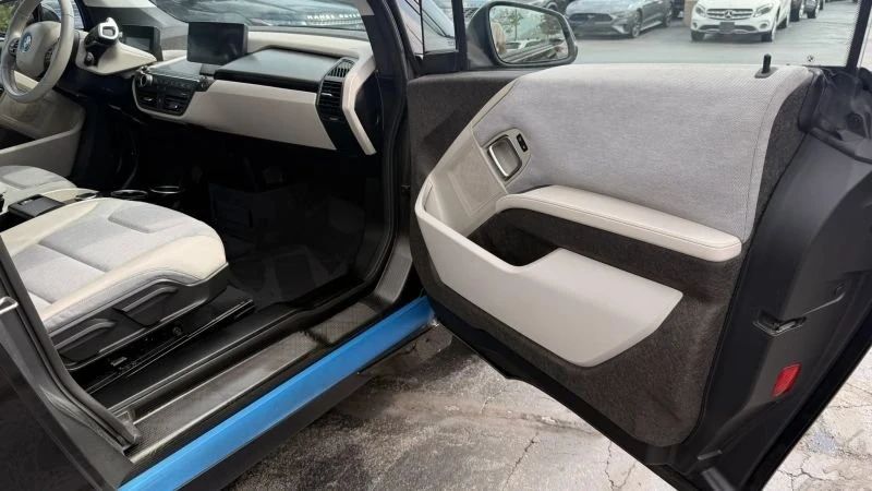 2016 BMW i3 - Image 9 of 16