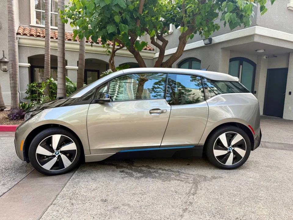 2016 BMW i3 - Image 2 of 6